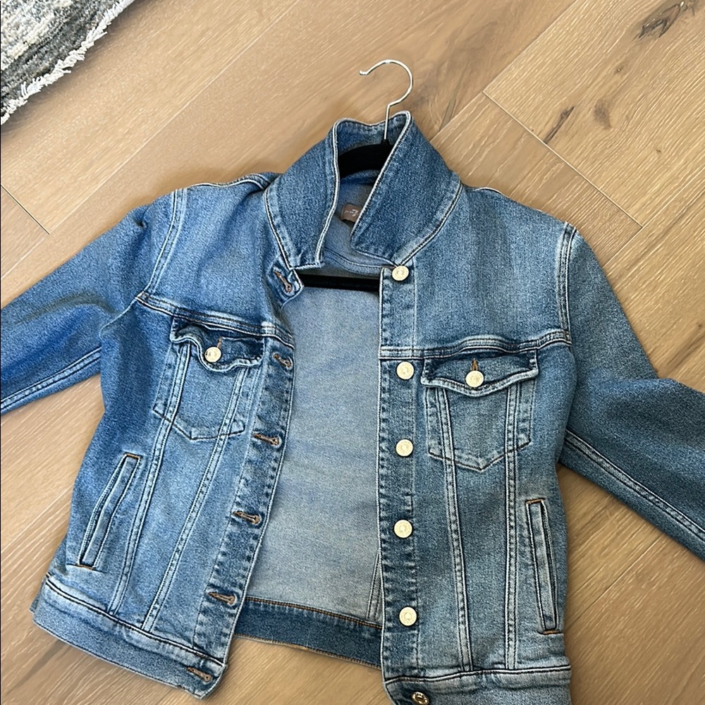 Women’s authentic 7 for all man kind luxe vintage Denim Jacket. Minimal use